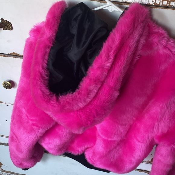 Hot pink fur jacket dolls kill - Picture 3 of 3
